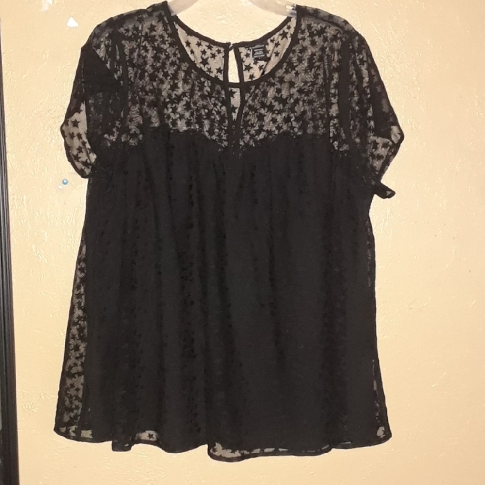 Black star top